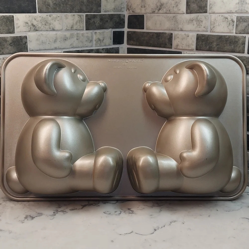 Nordic Ware build a bear baking pan mold